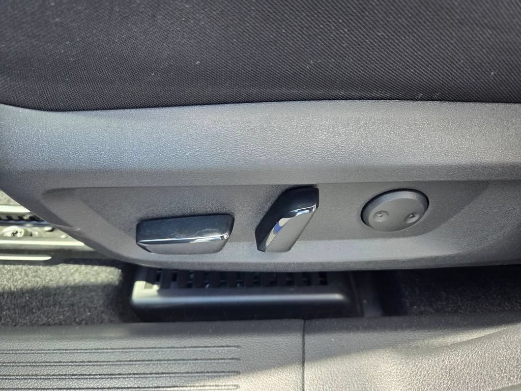 Used 2023 Nissan Rogue SV FWD image 4