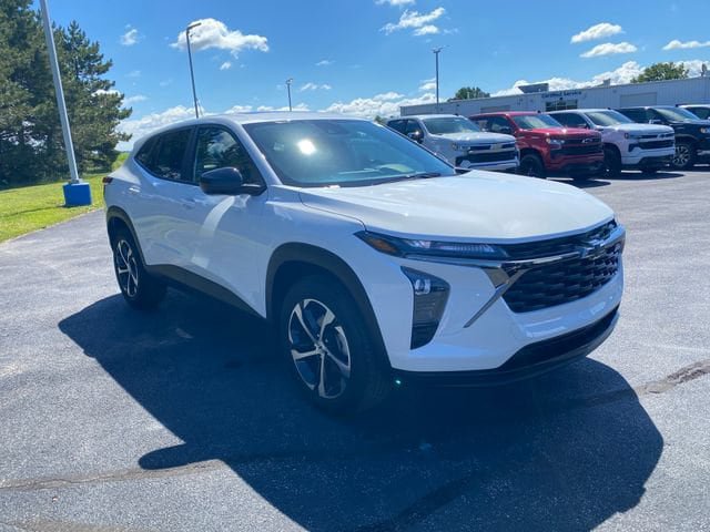 New 2026 Chevrolet Trax RS w/ Sunroof Package FWD image 9
