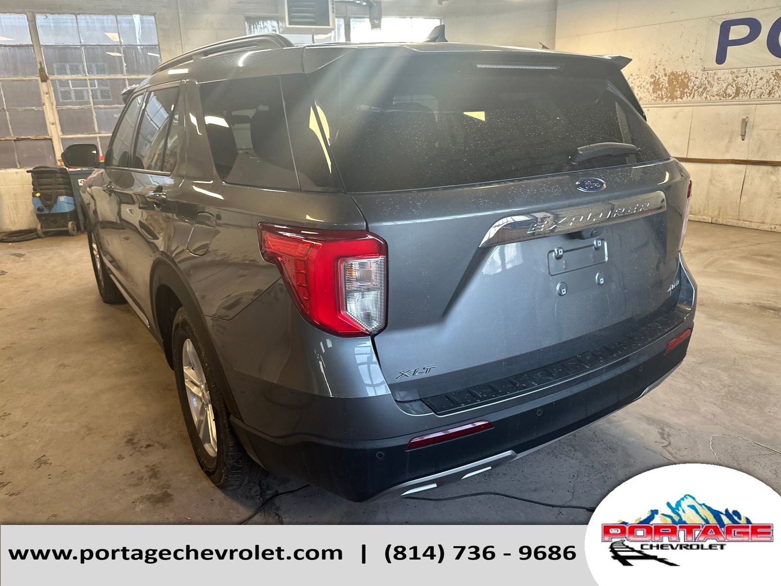 Used 2024 Ford Explorer XLT w/ Equipment Group 202A image 3