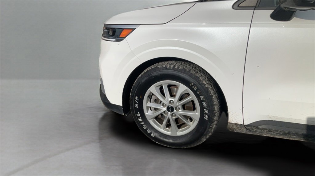 Used 2024 Kia Carnival LX image 9