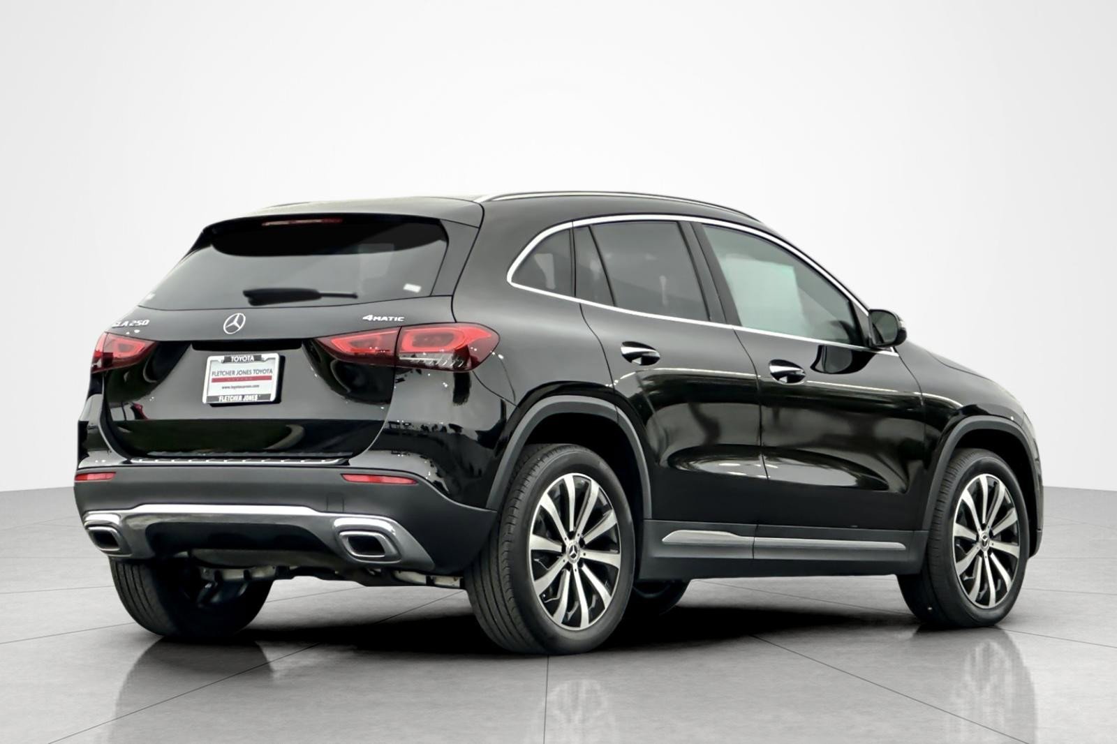 Used 2023 Mercedes-Benz GLA 250 4MATIC w/ Premium Package image 5