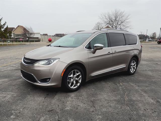Used 2017 Chrysler Pacifica Limited w/ Advanced Safetytec Group image 28