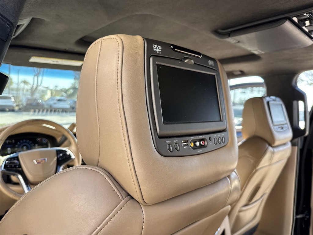 Used 2019 Cadillac Escalade Platinum w/ Escalade Sport Edition image 39