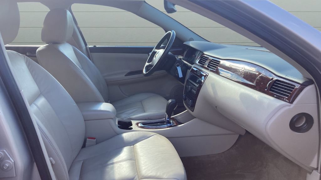 Used 2011 Chevrolet Impala LT w/ Luxury Edition Package image 17