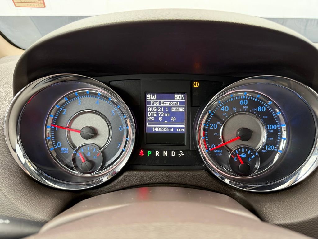 Used 2016 Chrysler Town & Country Touring-L image 4