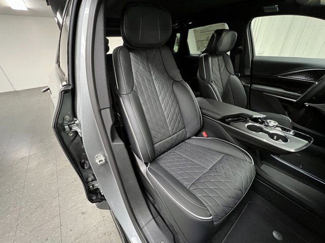 New 2026 Cadillac Lyriq V w/ Exterior Carbon Fiber Package AWD/4WD image 18
