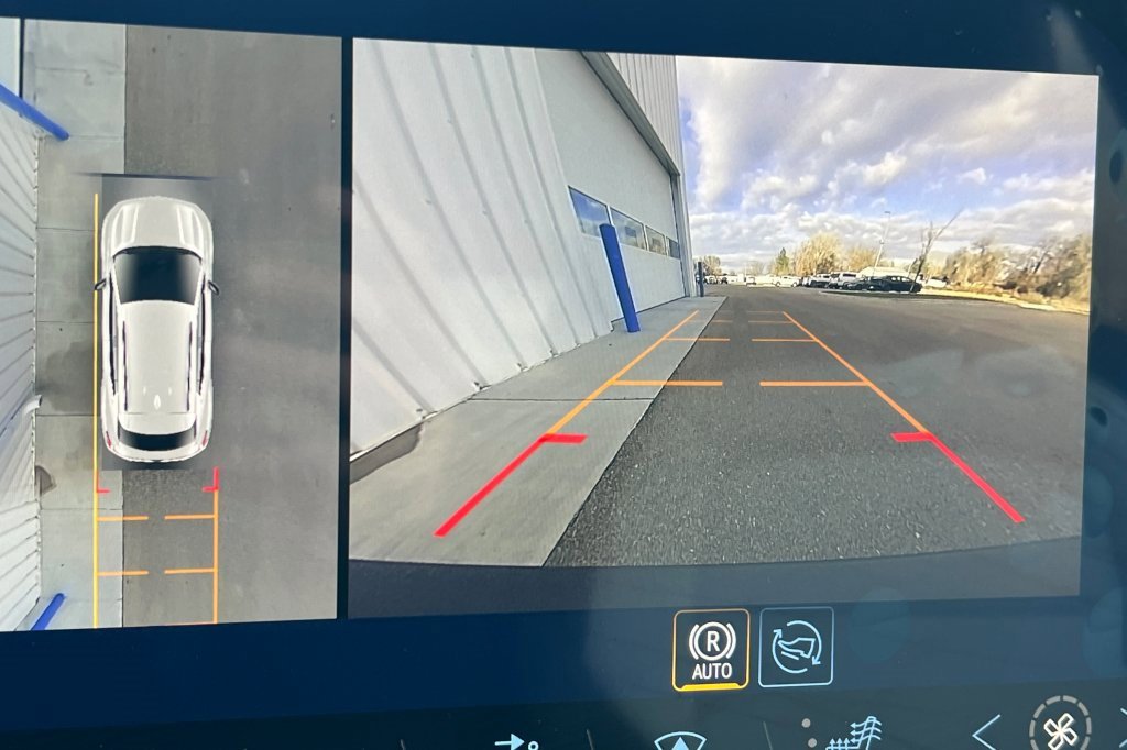 New 2026 Chevrolet Equinox EV LT image 17