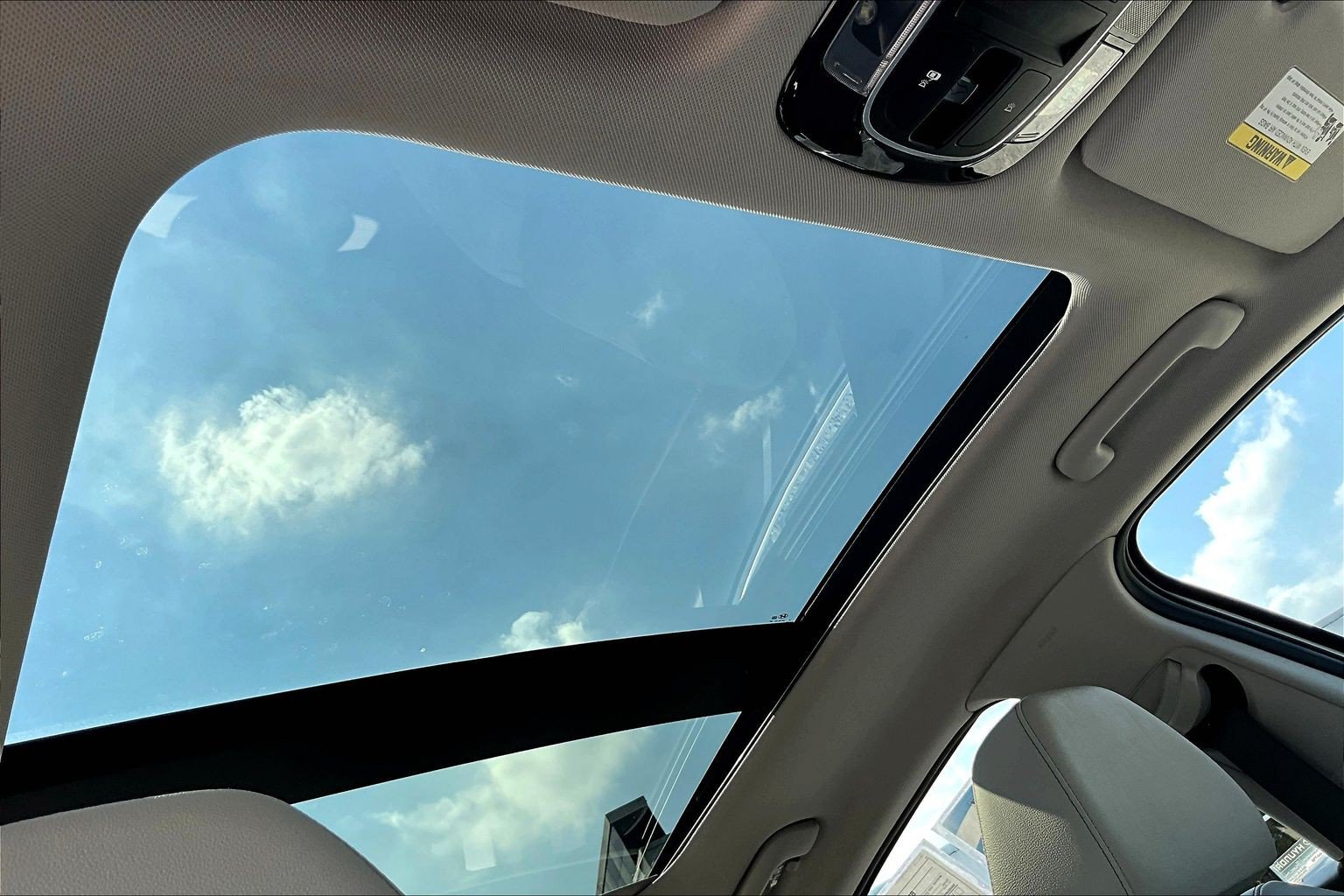 Used 2022 Hyundai Sonata Limited w/ Cargo Package FWD image 17