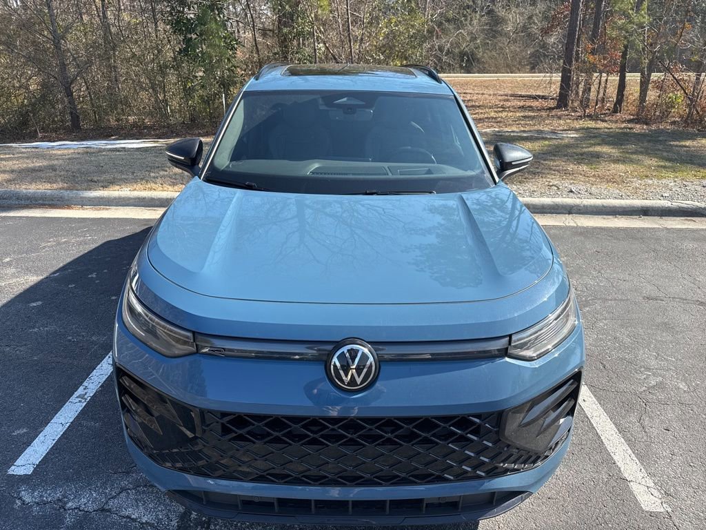 Used 2025 Volkswagen Tiguan SE R-Line image 8