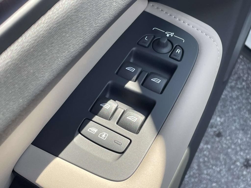 New 2026 Volvo XC60 B5 Plus w/ Protection Package Premier AWD/4WD image 6