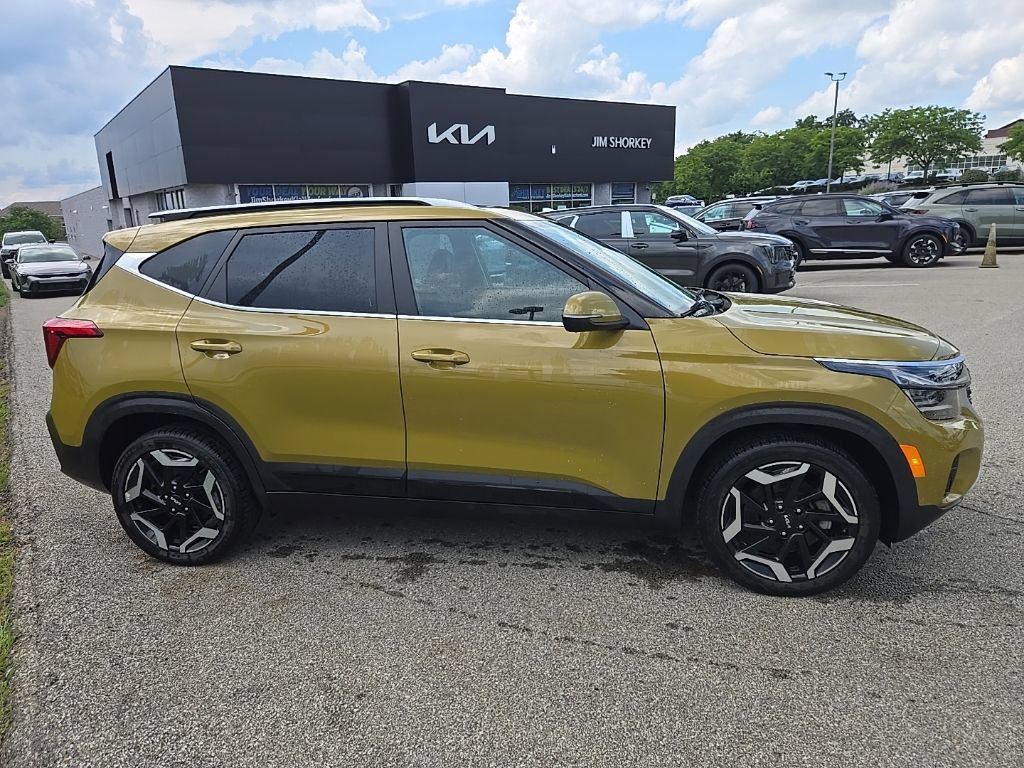 Certified 2024 Kia Seltos SX w/ SX Sunroof Package AWD/4WD image 2