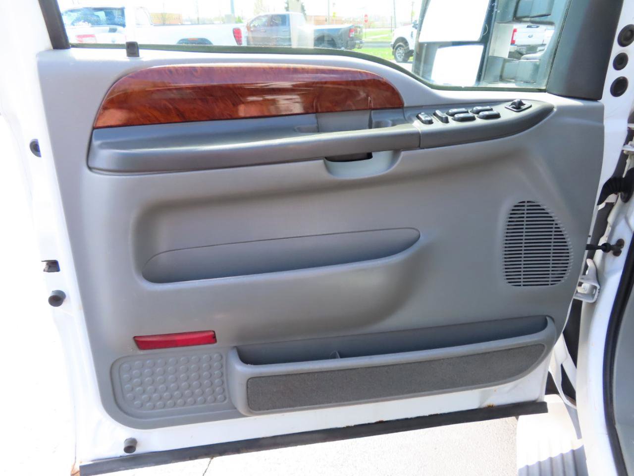 Used 2003 Ford F350 Lariat image 26