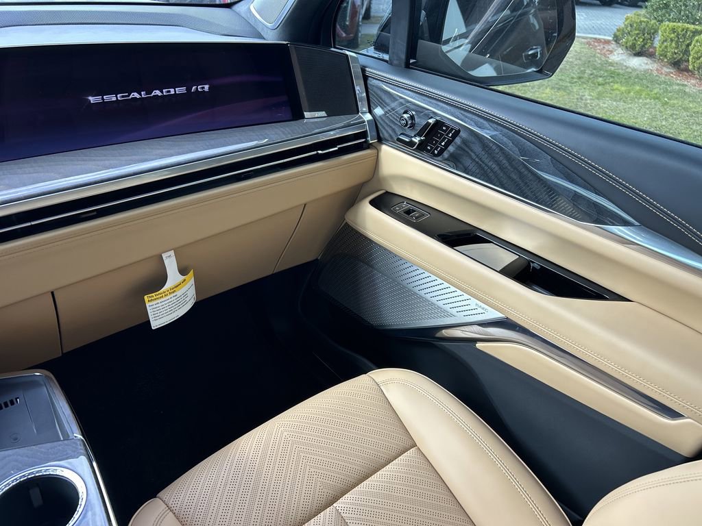 New 2026 Cadillac Escalade IQ Luxury 2 image 16