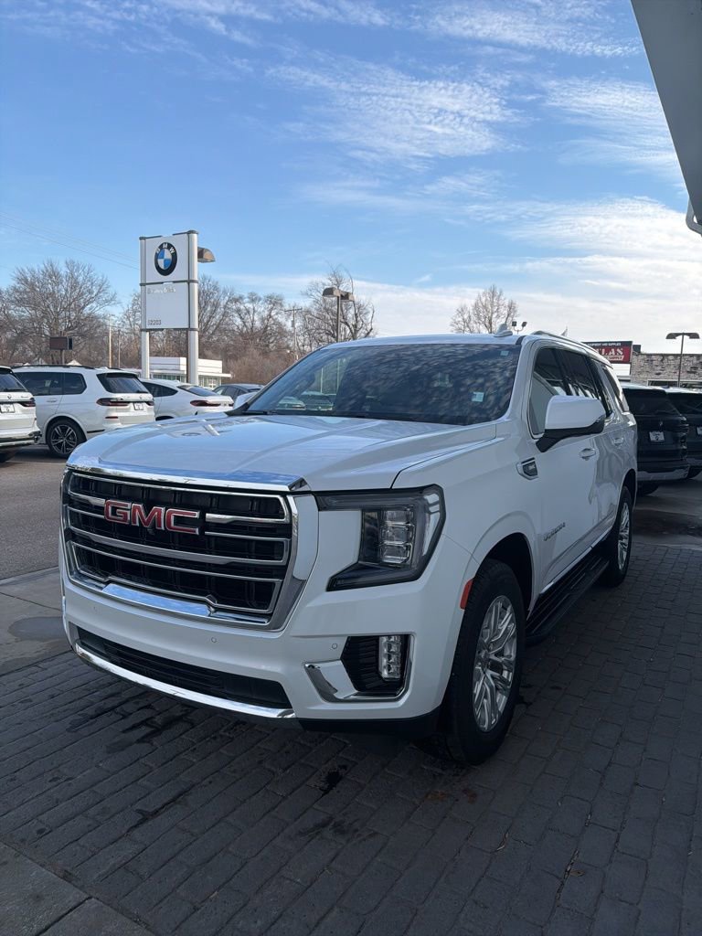 Used 2023 GMC Yukon SLT w/ SLT Luxury Package image 3