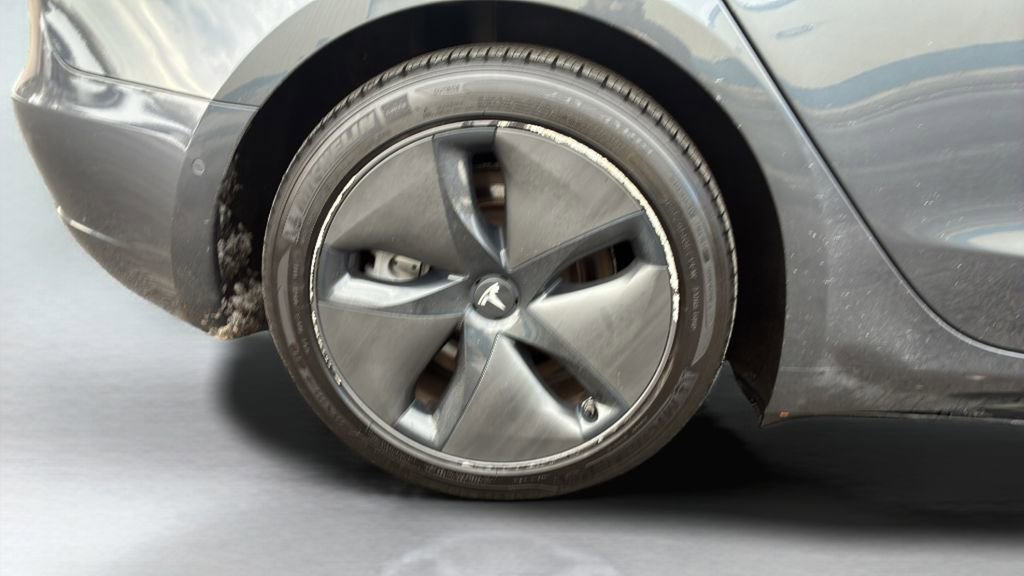 Used 2018 Tesla Model 3 Long Range image 19