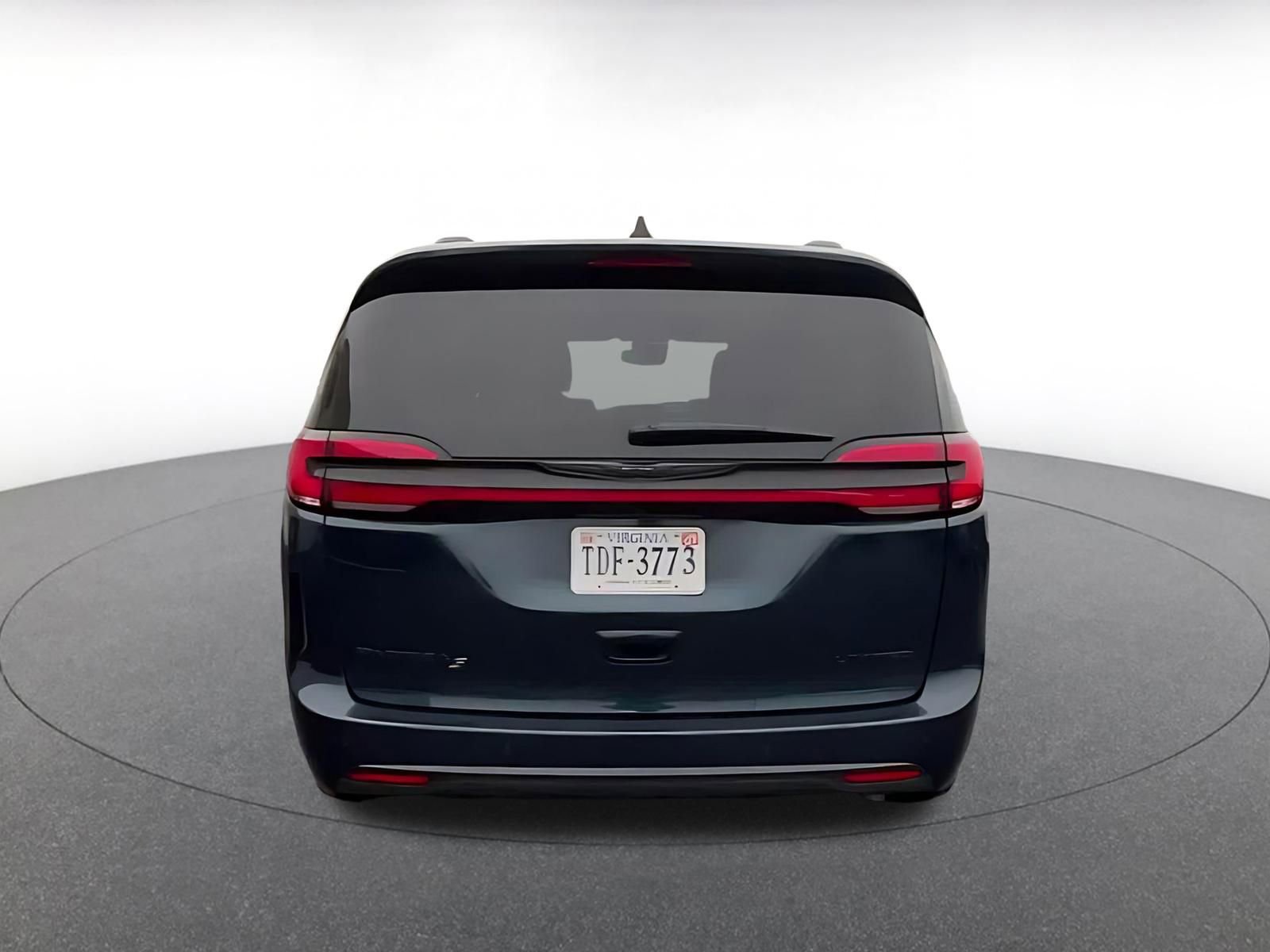 Used 2025 Chrysler Pacifica Limited image 12