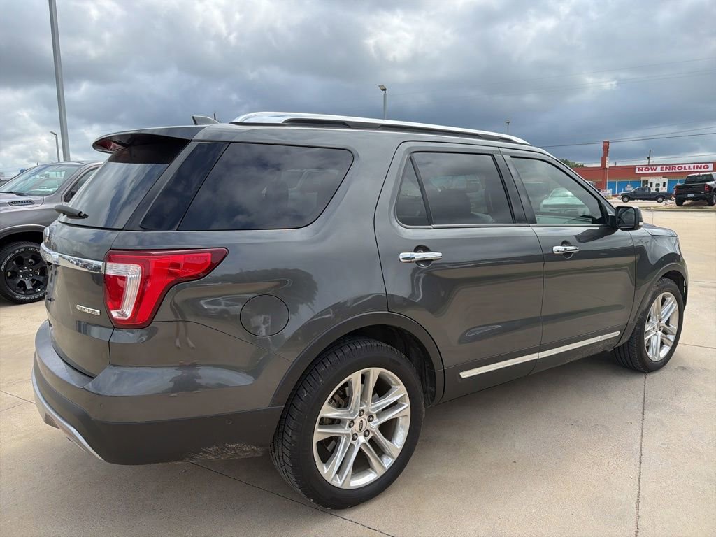 Used 2016 Ford Explorer Limited w/ Equipment Group 301A FWD image 3