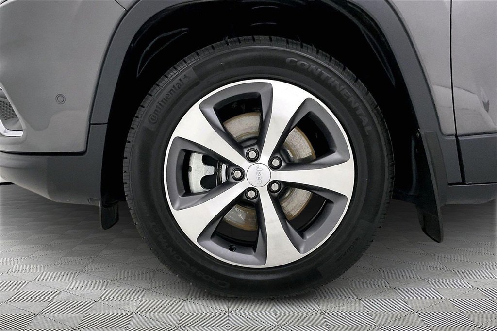 Used 2021 Jeep Cherokee Limited w/ Elite Package image 25