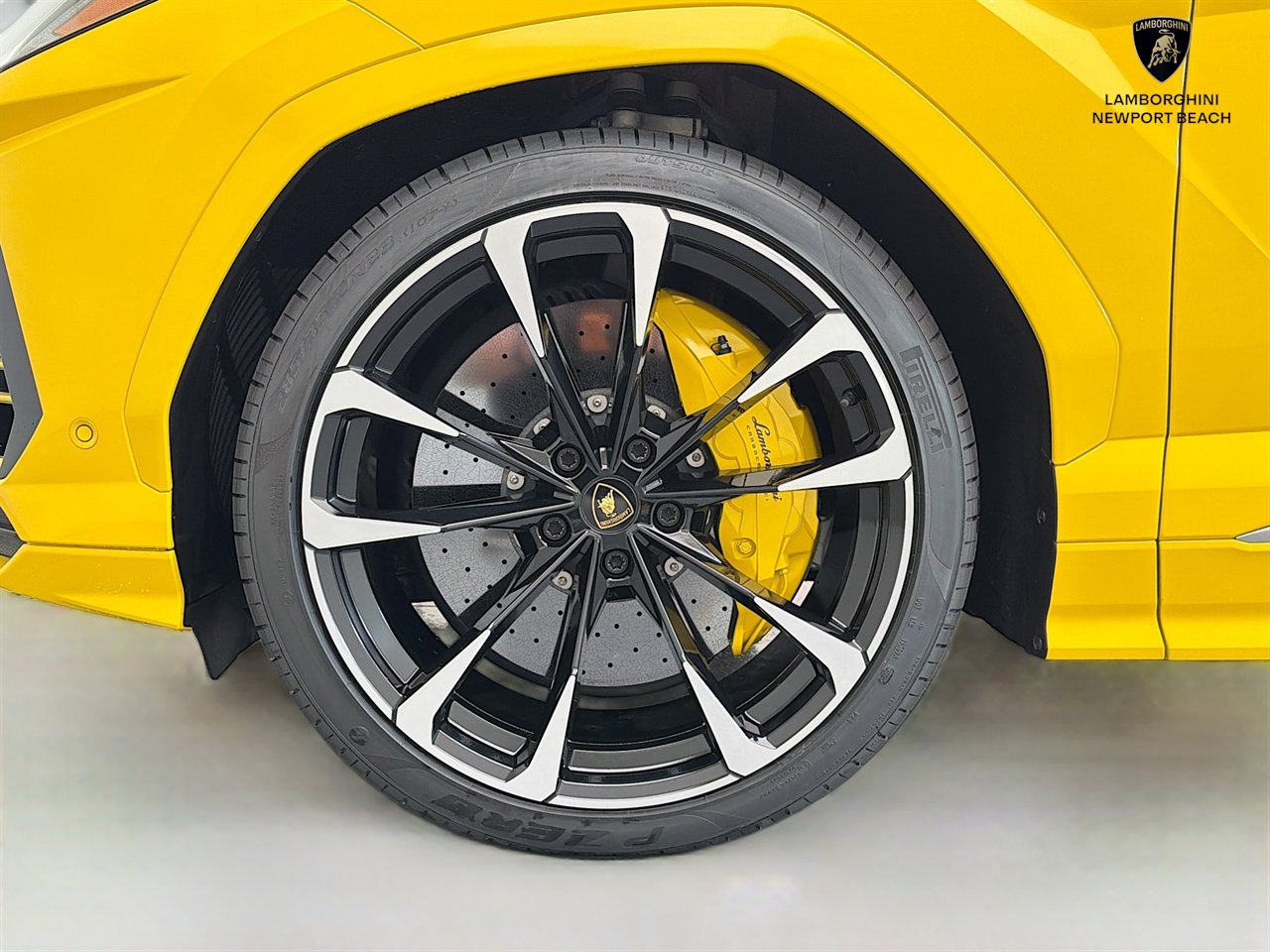 Used 2022 Lamborghini Urus AWD/4WD image 29