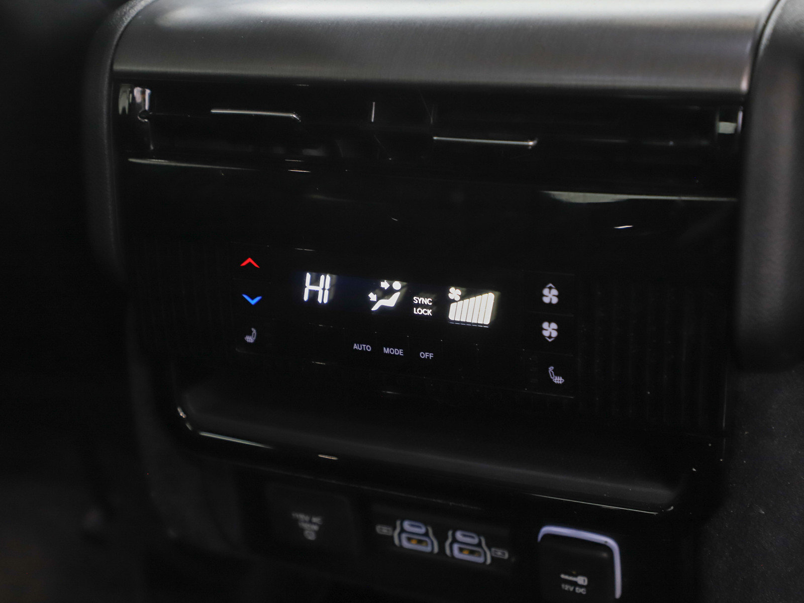 Used 2025 Jeep Wagoneer L Series II w/ Premium Group I AWD/4WD image 17