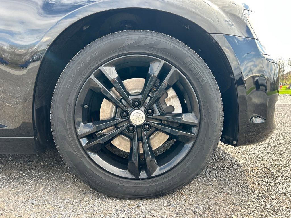 Used 2012 Chrysler 300 S image 21