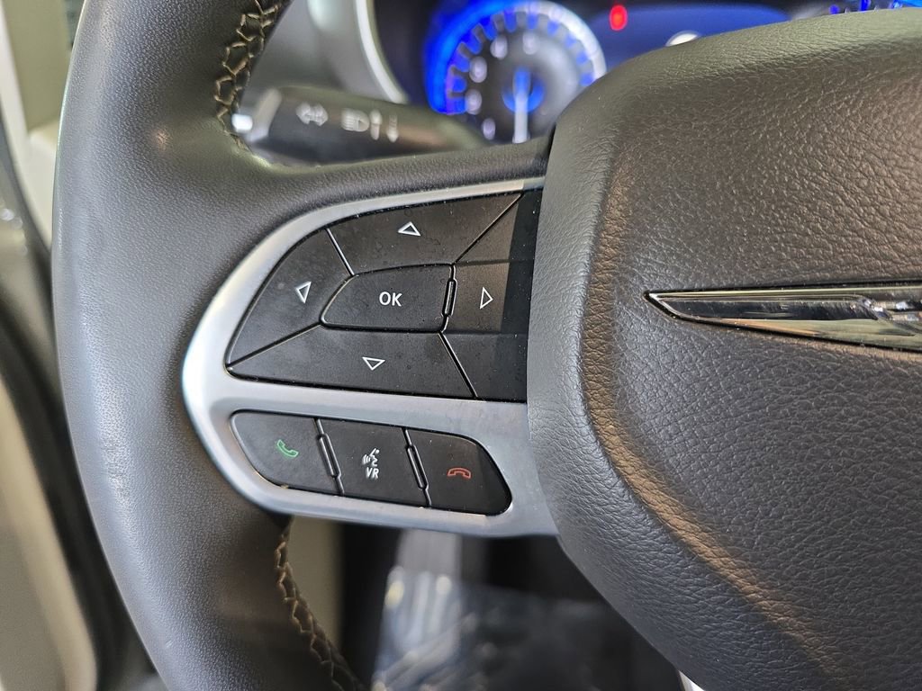 Certified 2023 Chrysler Pacifica Touring-L FWD image 19