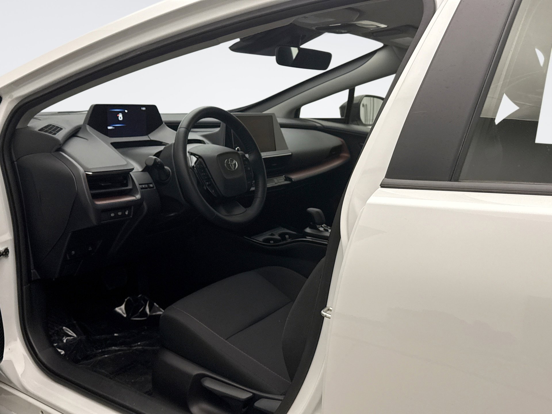 Used 2024 Toyota Prius Prime SE image 10