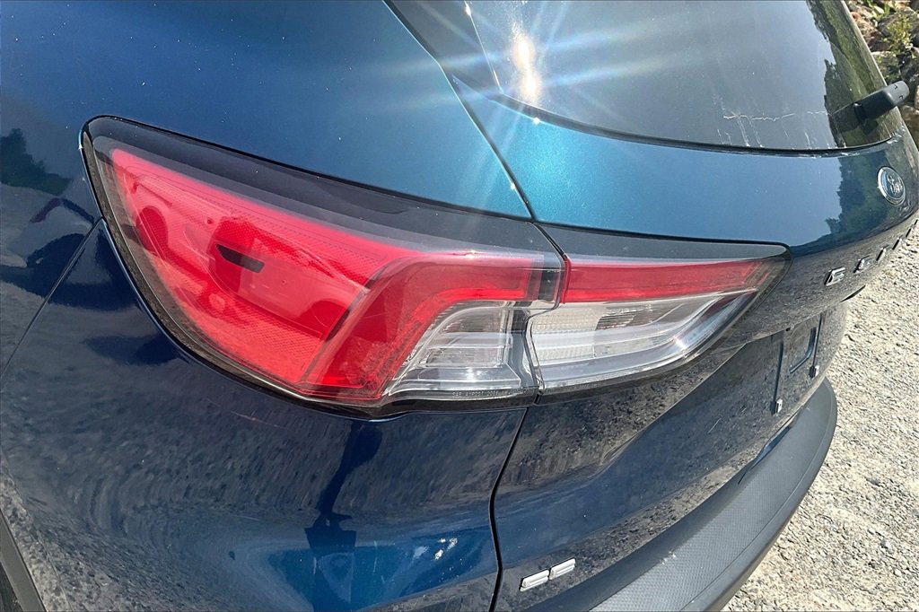 Used 2020 Ford Escape SE image 21