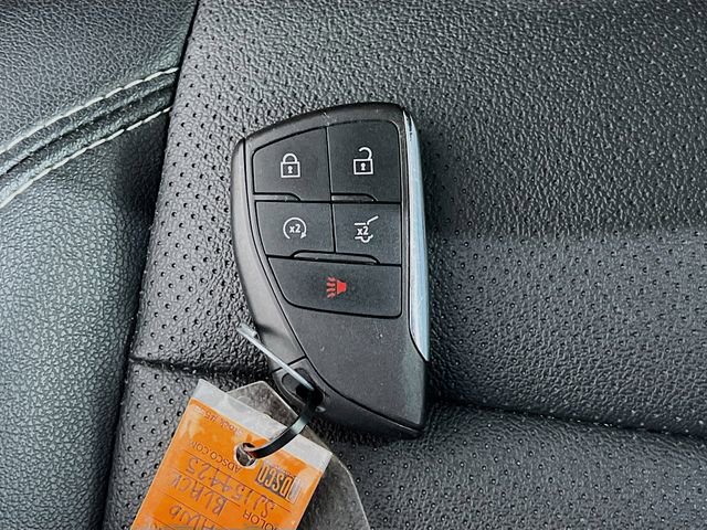 Used 2025 Chevrolet Traverse LT image 30