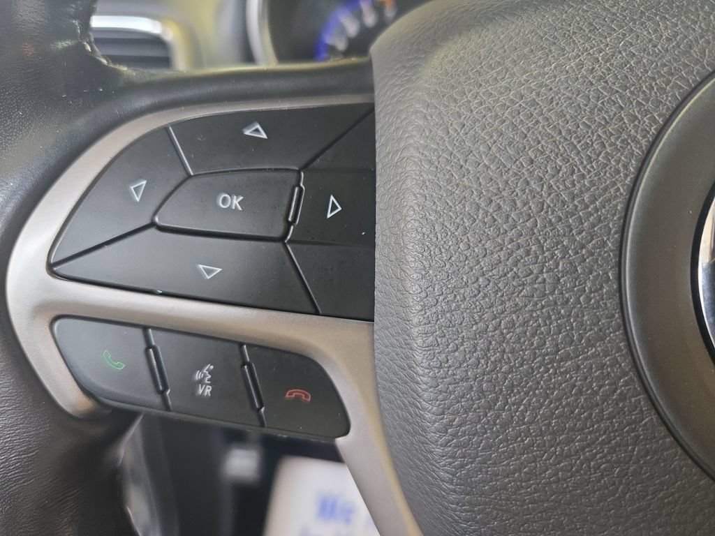 Used 2021 Jeep Grand Cherokee Laredo AWD/4WD image 21