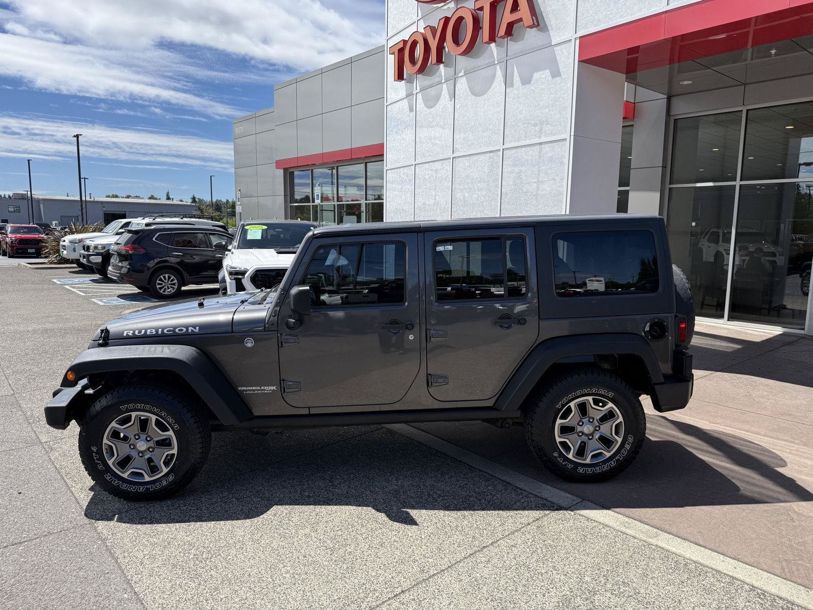 Used 2018 Jeep Wrangler Unlimited Rubicon w/ Connectivity Group AWD/4WD image 3