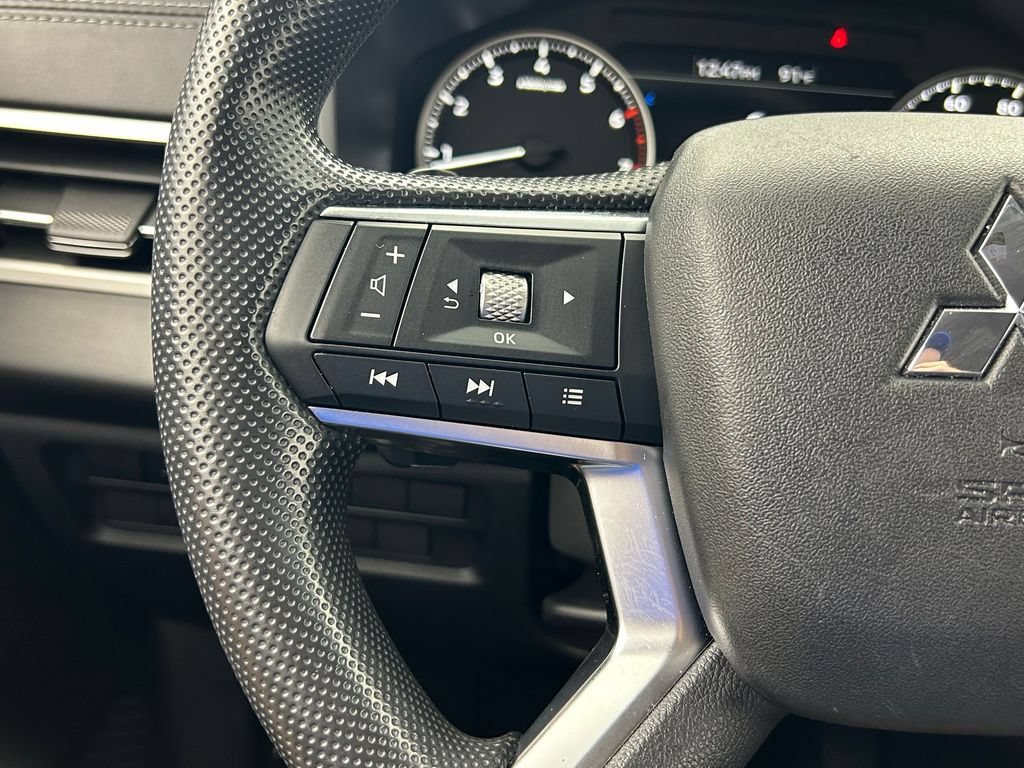 Used 2024 Mitsubishi Outlander ES FWD image 29
