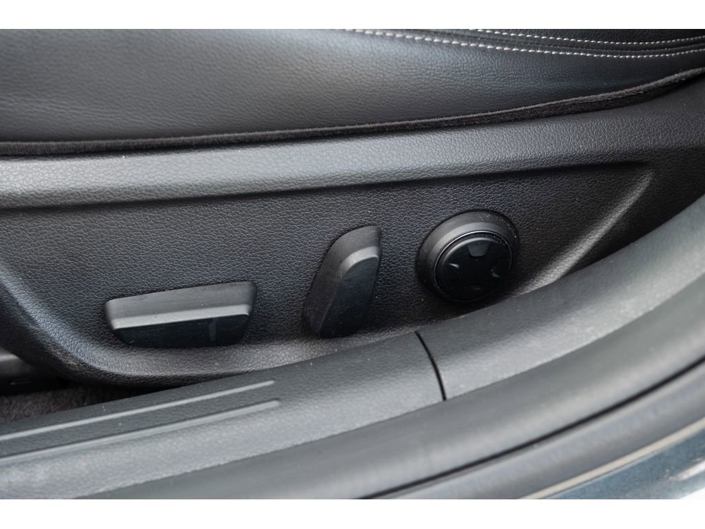 Used 2023 Genesis G70 2.0T image 15