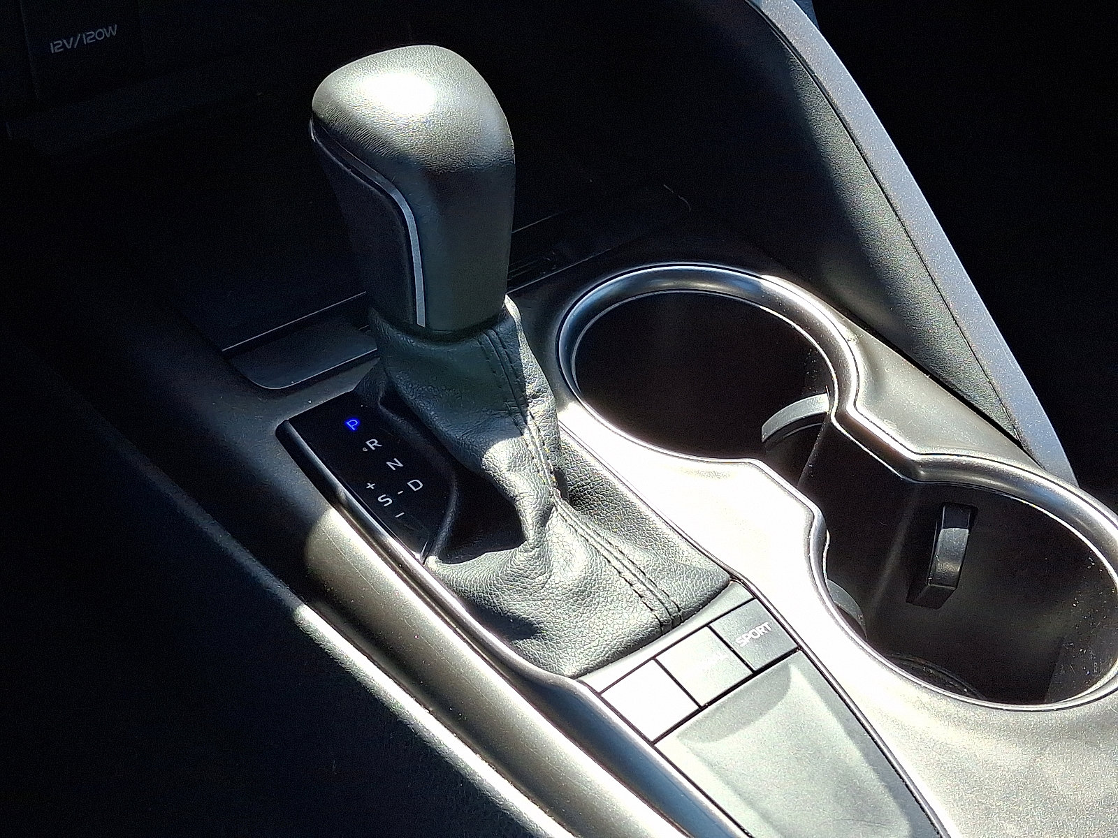 Used 2024 Toyota Camry SE FWD image 15