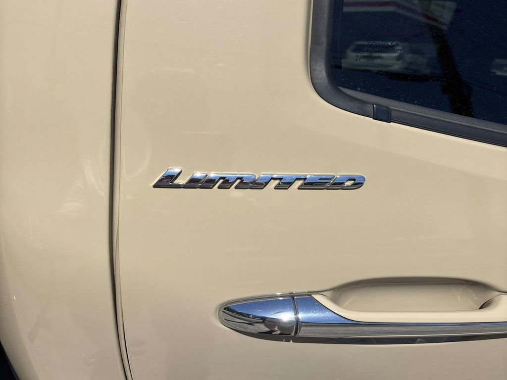Used 2020 Toyota Tacoma Limited AWD/4WD image 5