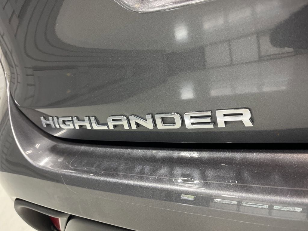 Used 2023 Toyota Highlander XLE AWD/4WD image 36