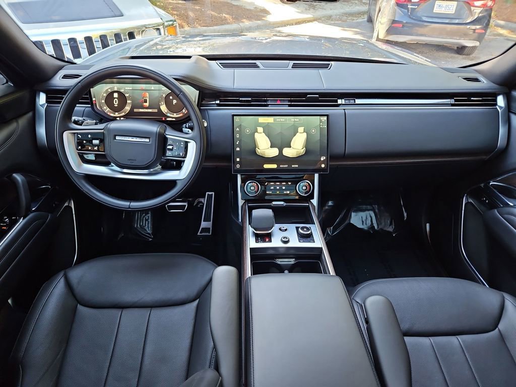 Used 2023 Land Rover Range Rover Long Wheelbase SE image 9