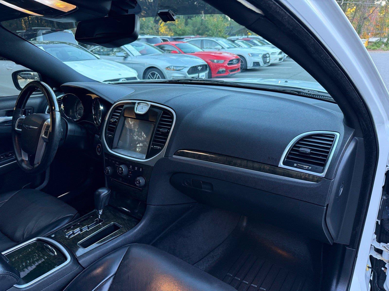 Used 2014 Chrysler 300 C RWD image 19