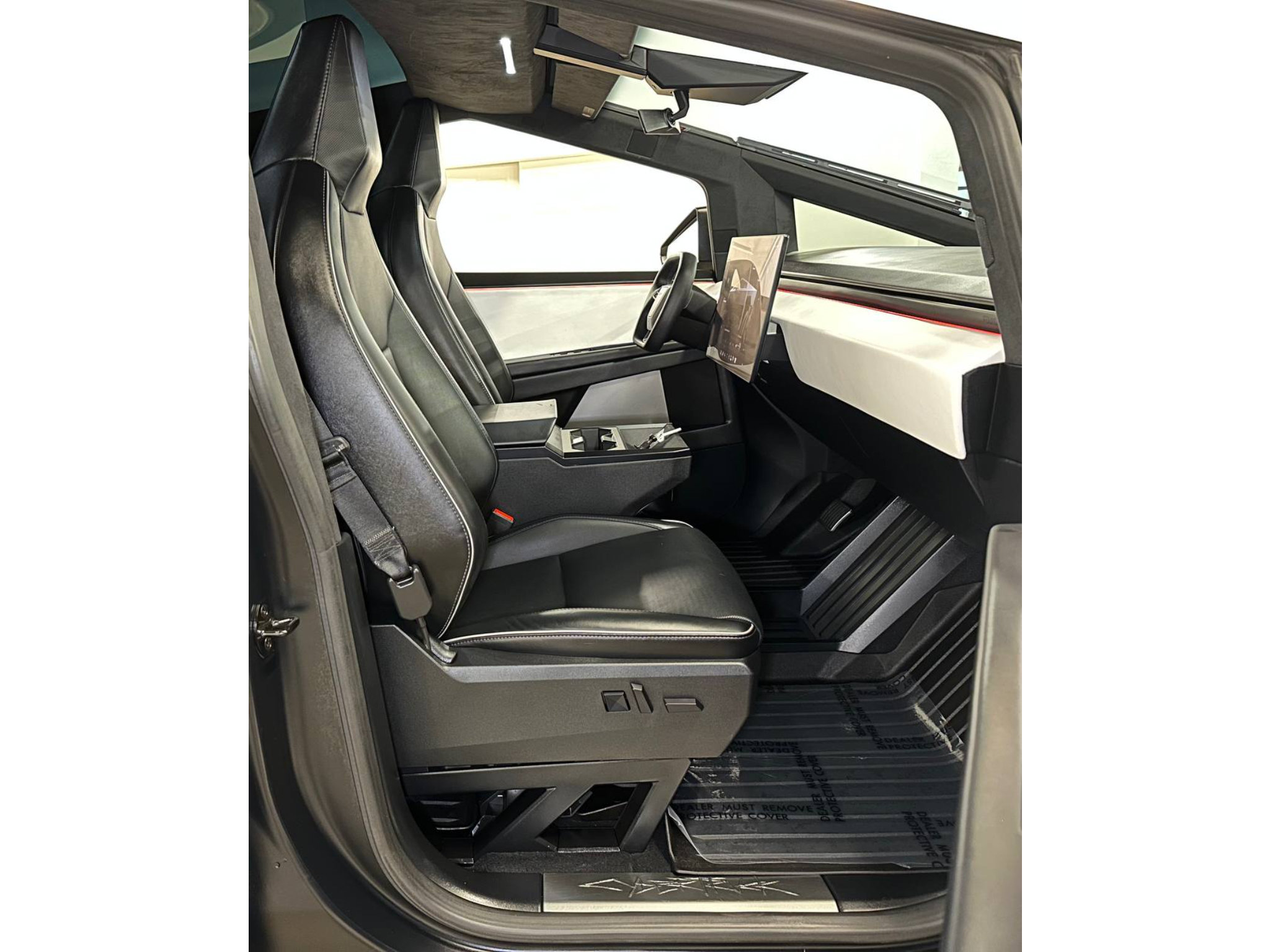 Used 2024 Tesla Cybertruck AWD Crew Cab image 20