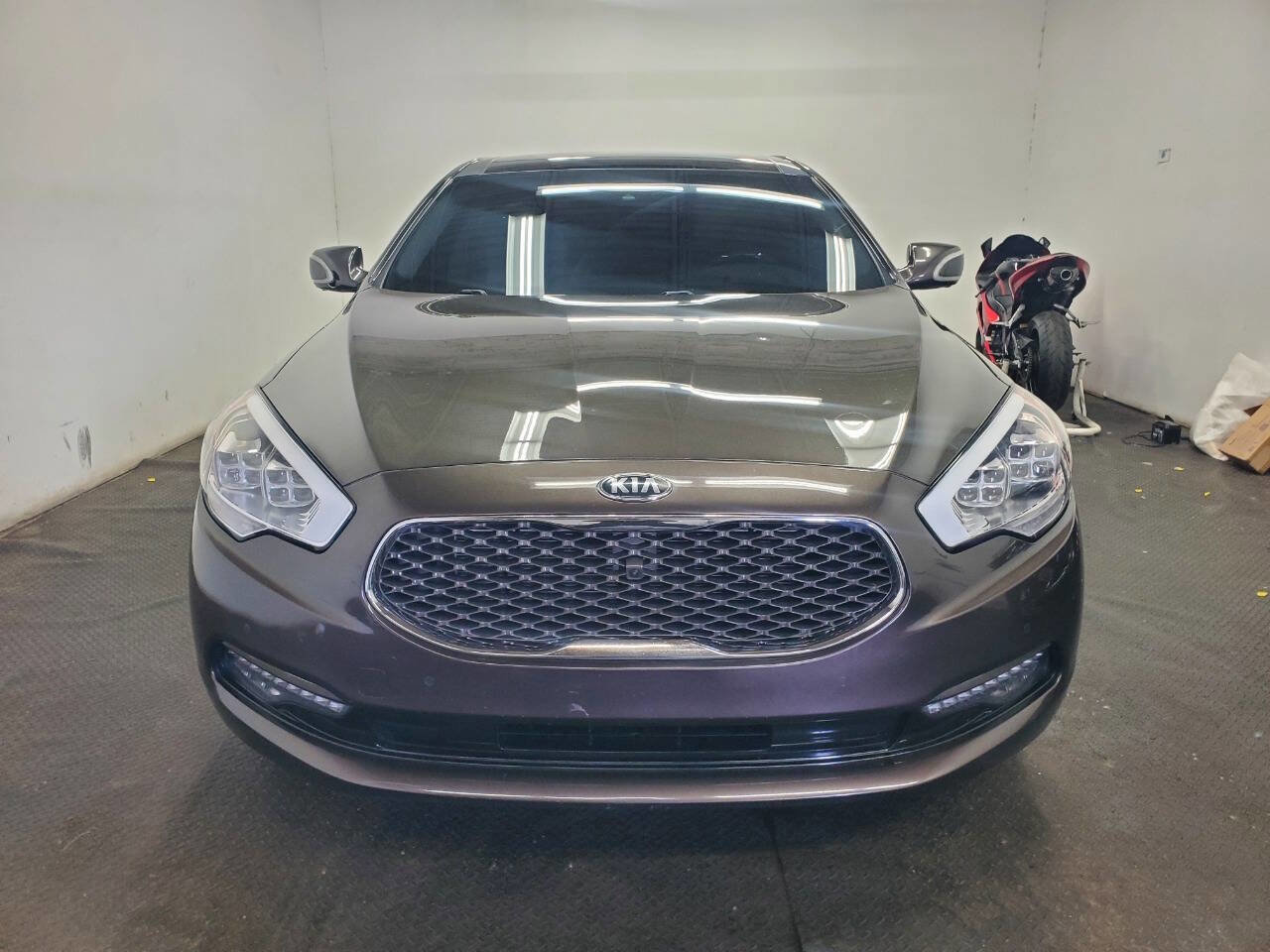 Used 2015 Kia K900 Luxury w/ VIP Package (Discontinued) RWD image 2