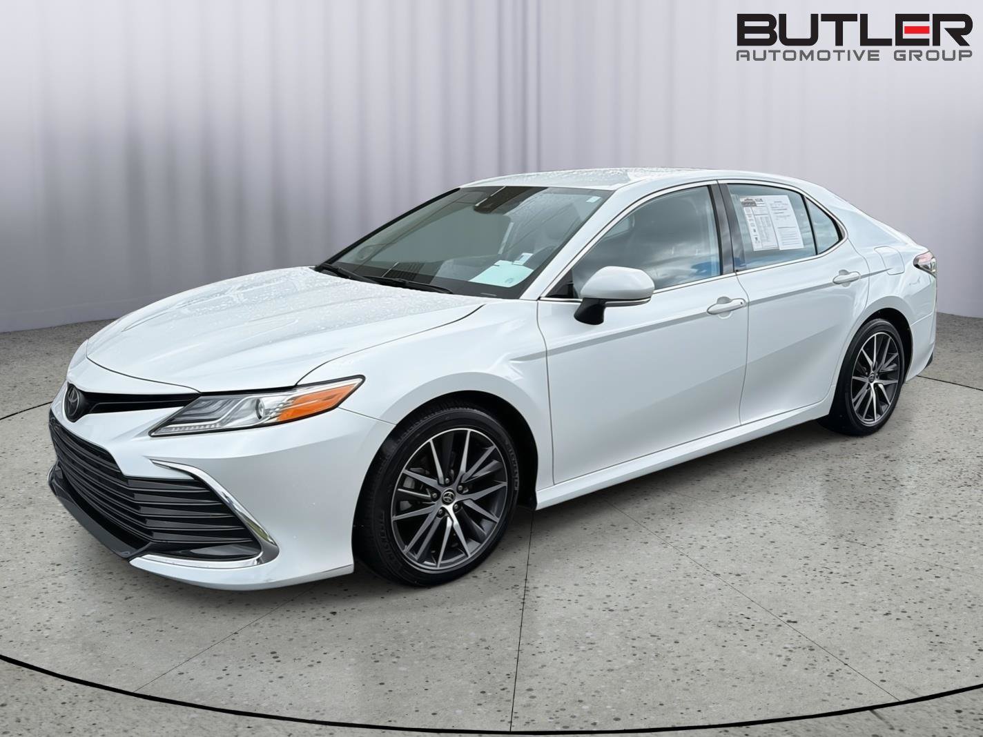 Used 2023 Toyota Camry XLE w/ Navigation Package FWD image 2