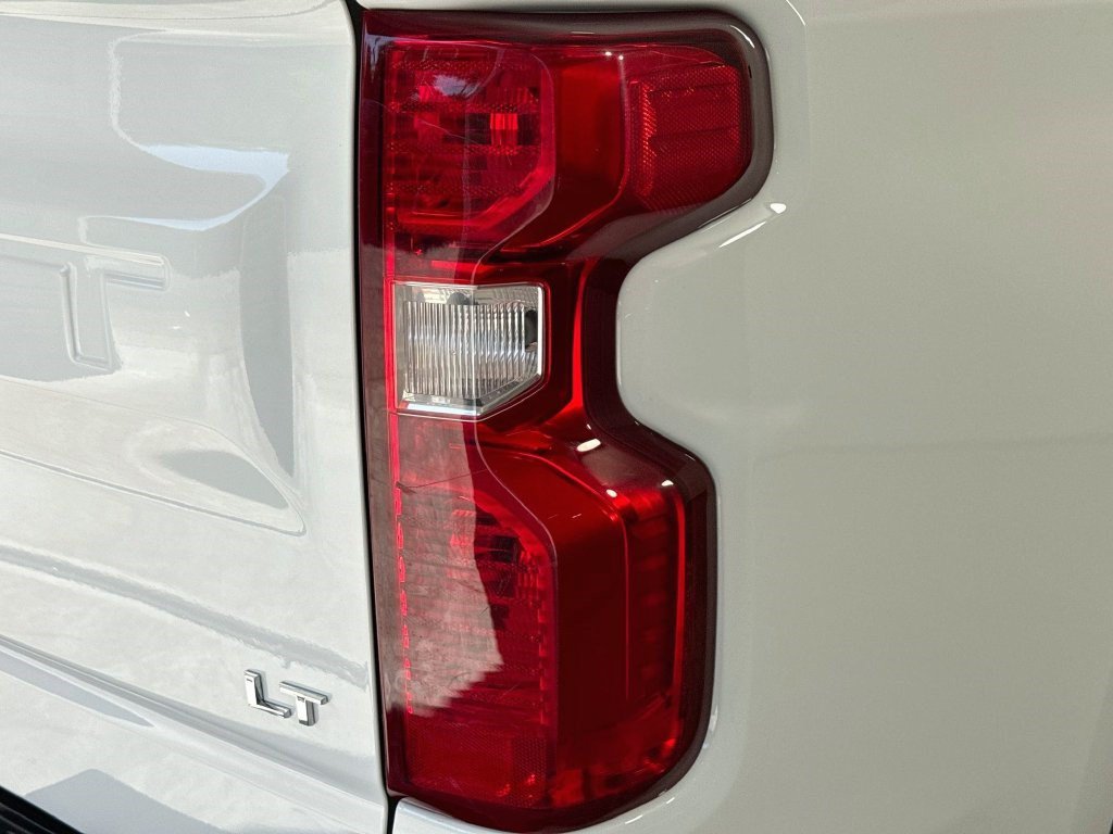Used 2023 Chevrolet Silverado 1500 LT w/ Z71 Off-Road Package AWD/4WD image 32