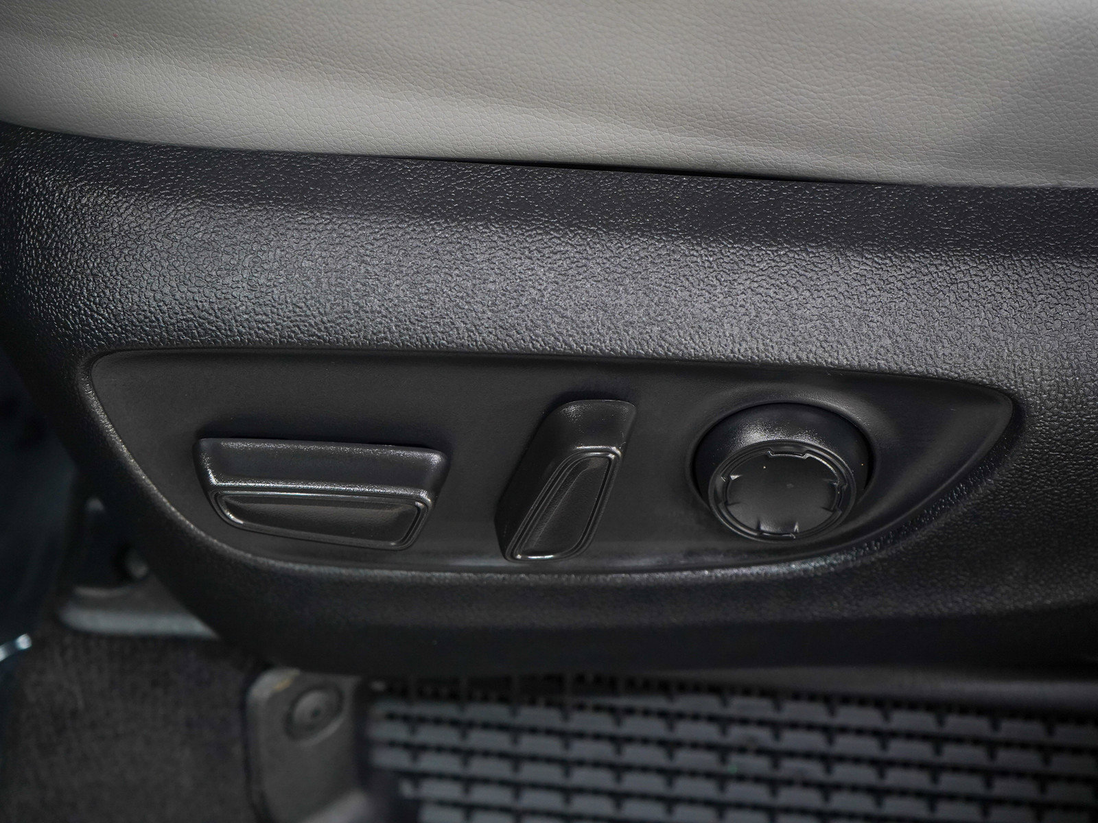Used 2025 Toyota Sienna XLE w/ XLE Plus Package AWD/4WD image 25
