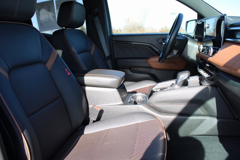 Used 2023 GMC Canyon AT4 image 21