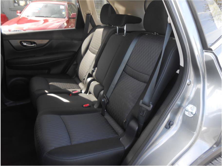 Used 2017 Nissan Rogue SV AWD/4WD image 13