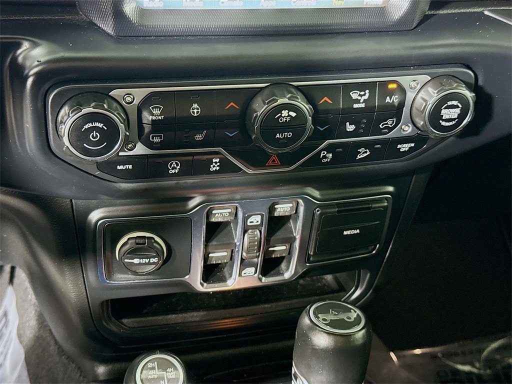 Used 2018 Jeep Wrangler Unlimited Sahara image 10