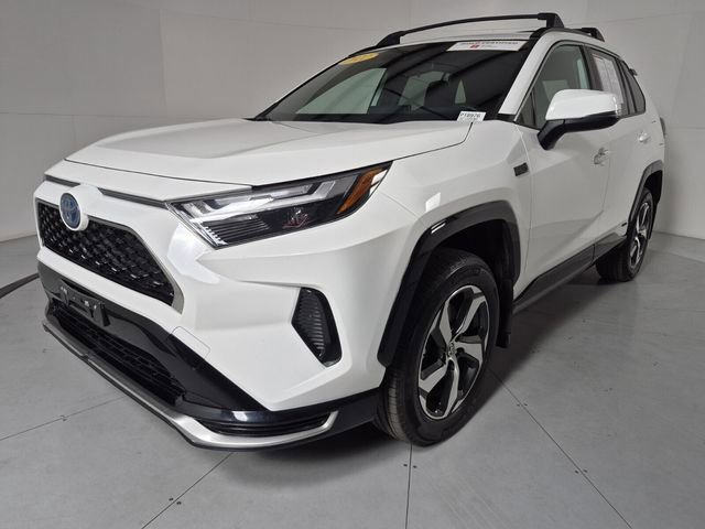 Used 2022 Toyota RAV4 SE w/ Weather & Moonroof Package