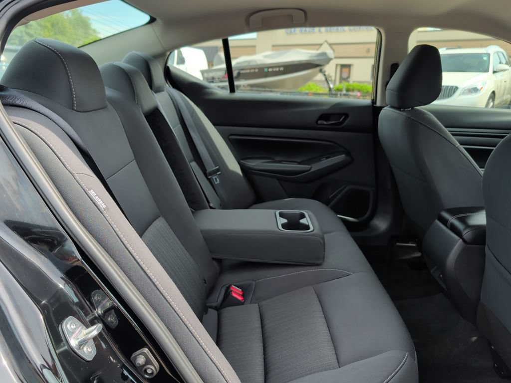Used 2025 Nissan Altima 2.5 SV FWD image 35