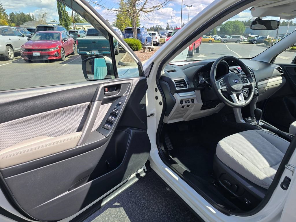 Used 2017 Subaru Forester 2.5i Premium AWD/4WD image 7