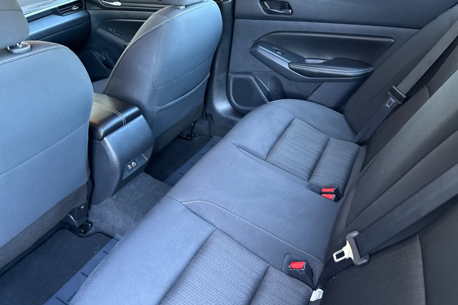 Used 2025 Nissan Altima 2.5 SV FWD image 4
